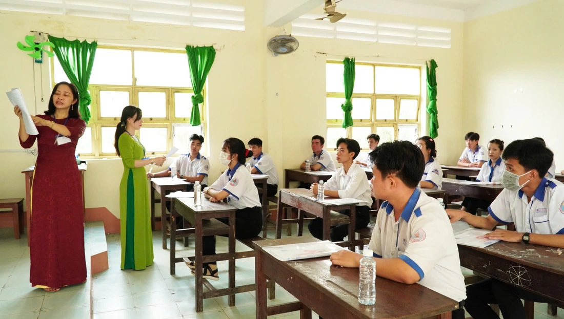 - Ảnh 2. thi tốt nghiệp - Ảnh 27.