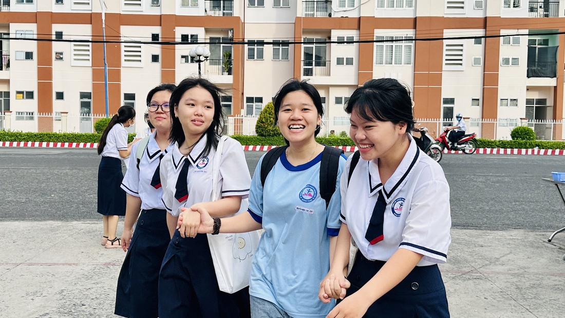 - Ảnh 3. thi tốt nghiệp - Ảnh 28.