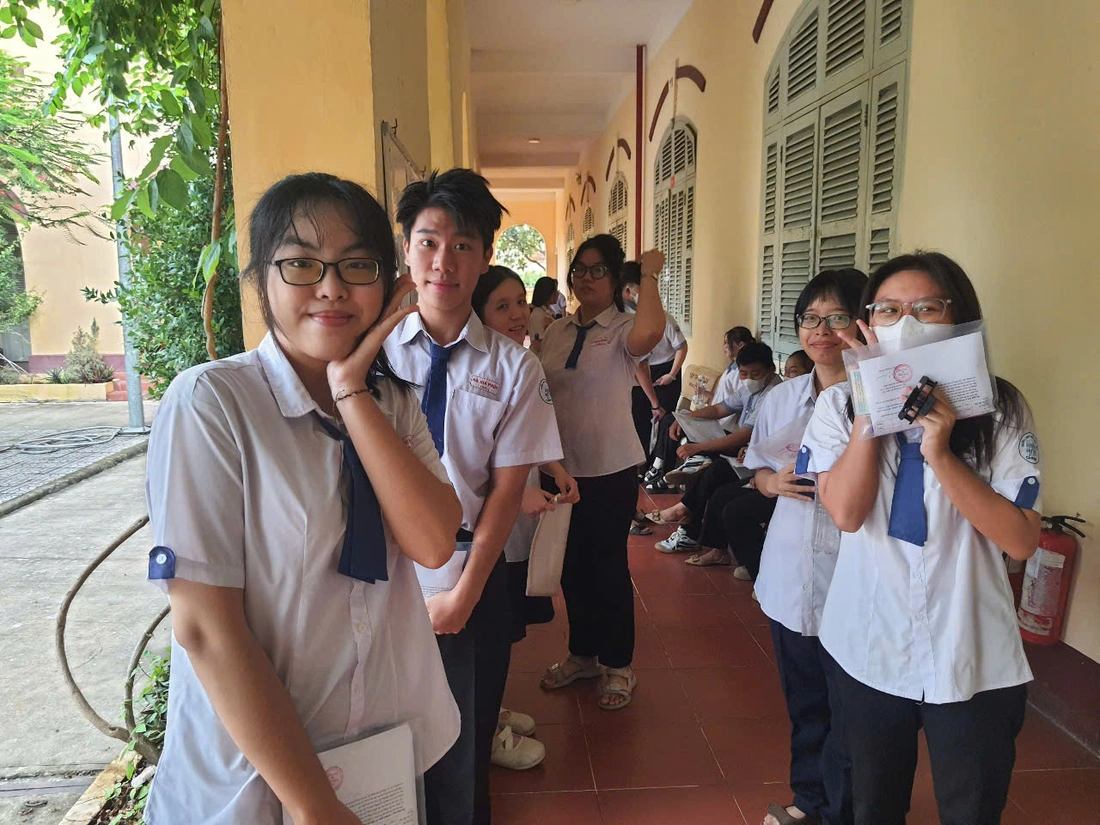 - Ảnh 1. thi tốt nghiệp - Ảnh 26.