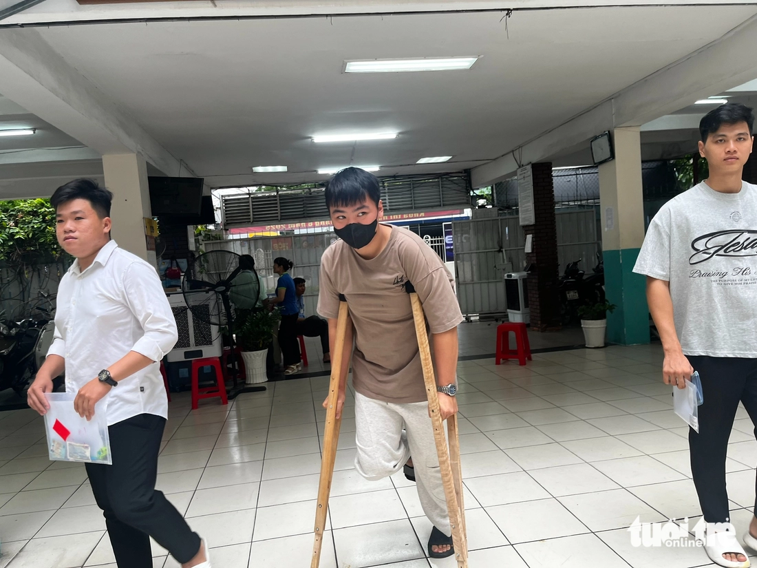 Sáng nay, sĩ tử thi môn văn kỳ thi tốt nghiệp THPT 2025 - Ảnh 8. thi tốt nghiệp - Ảnh 8.