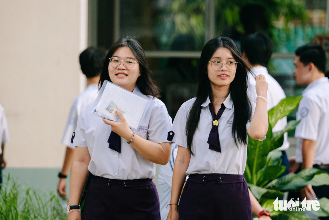 đề thi văn - Ảnh 1.