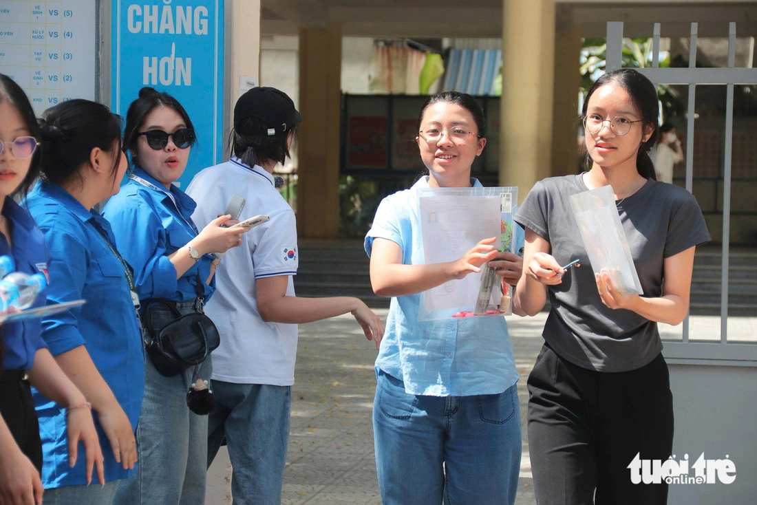 Thí sinh nói gì về đề thi văn tốt nghiệp THPT 2025 - Ảnh 2. đề thi văn - Ảnh 6.