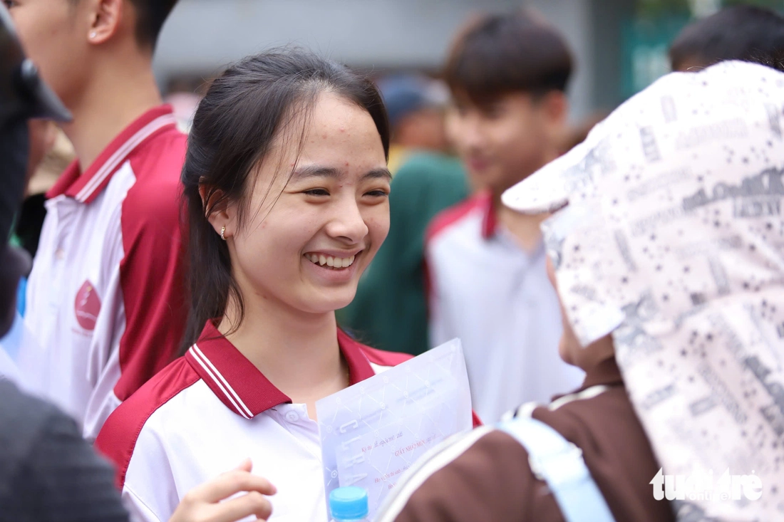 Thí sinh nói gì về đề thi văn tốt nghiệp THPT 2025 - Ảnh 4. đề thi văn - Ảnh 13.