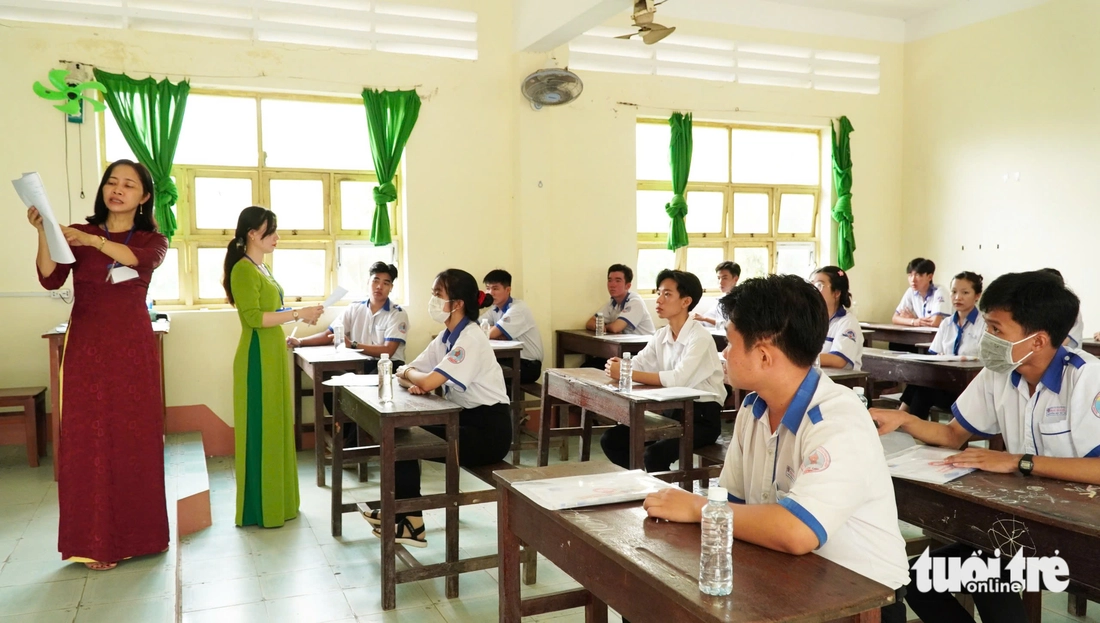 - Ảnh 2. thi tốt nghiệp - Ảnh 27.