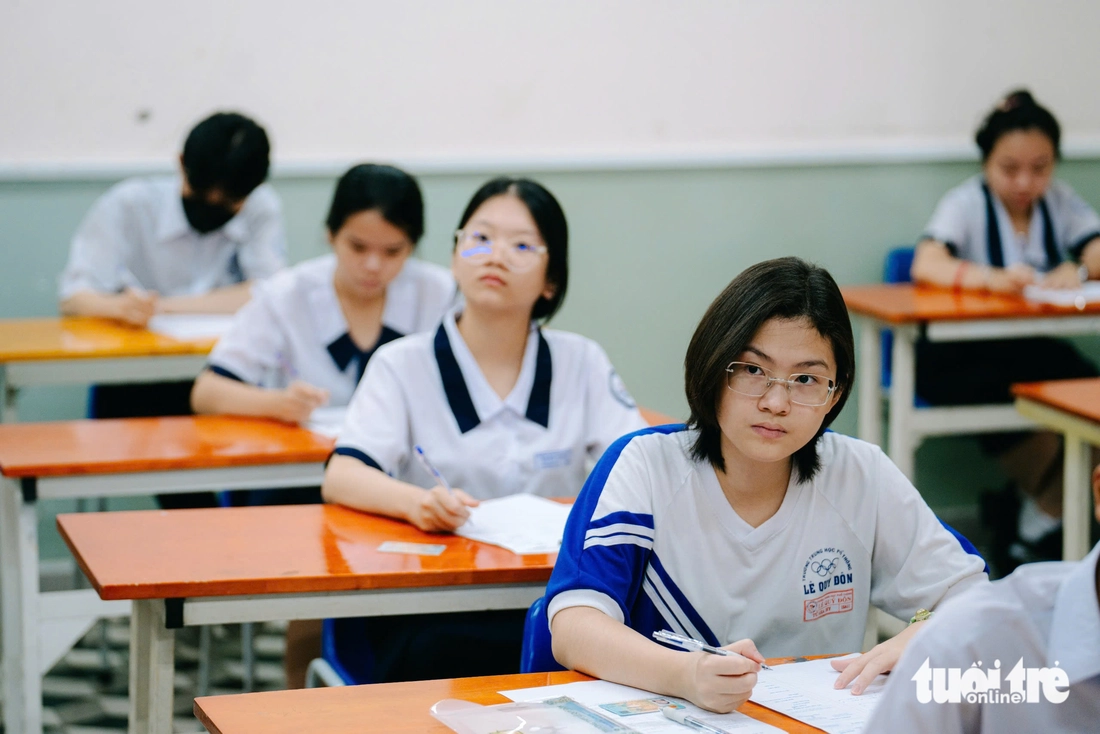 Hơn 1,1 triệu thí sinh bắt đầu thi môn văn kỳ thi tốt nghiệp THPT 2025 - Ảnh 30. thi tốt nghiệp - Ảnh 30.