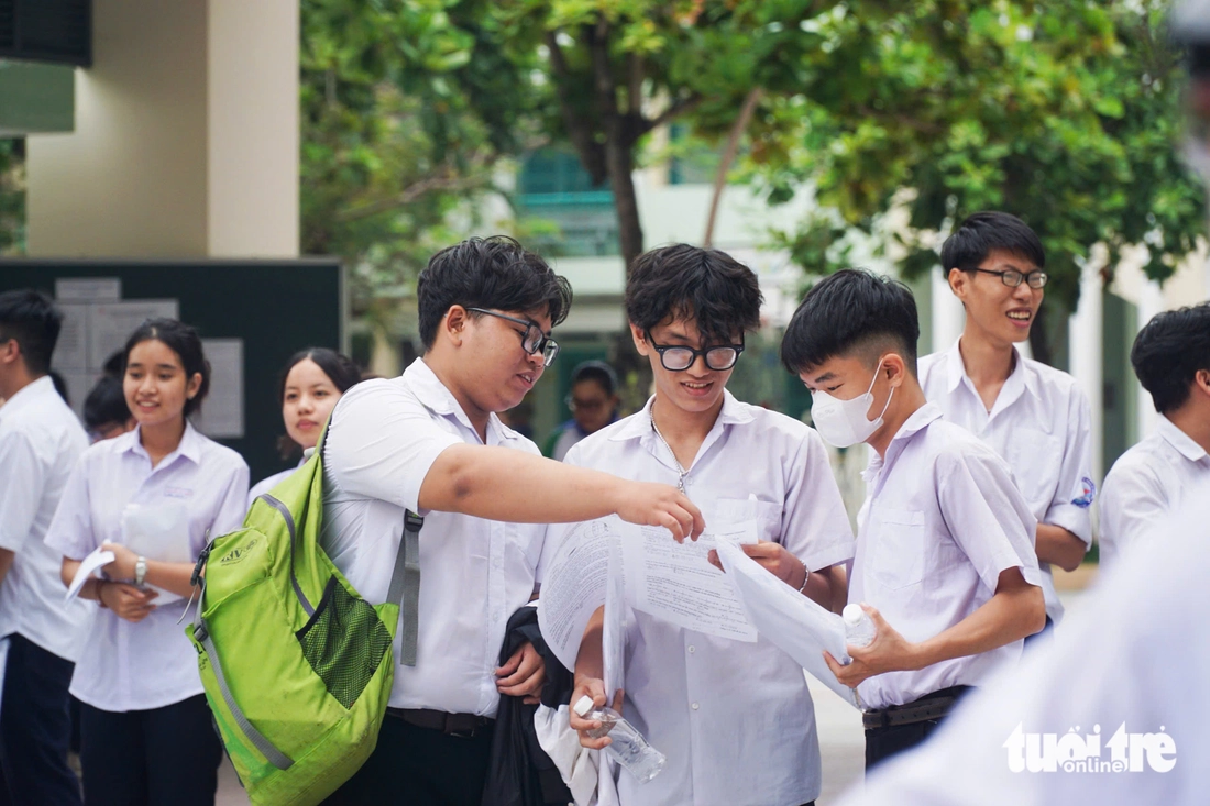 Thí sinh nói bị 'ngộp' với đề thi toán - Ảnh 14. đề thi toán - Ảnh 23.