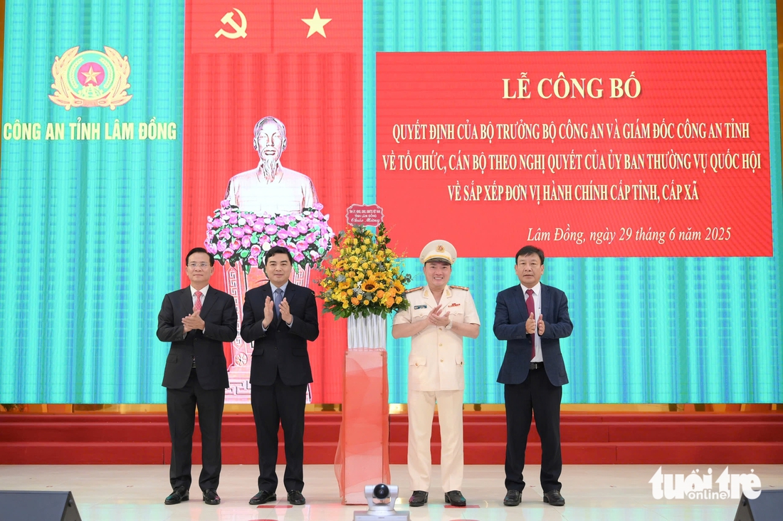 Công an tỉnh Lâm Đồng, Đồng Tháp công bố các quyết định về công tác cán bộ - Ảnh 1.
