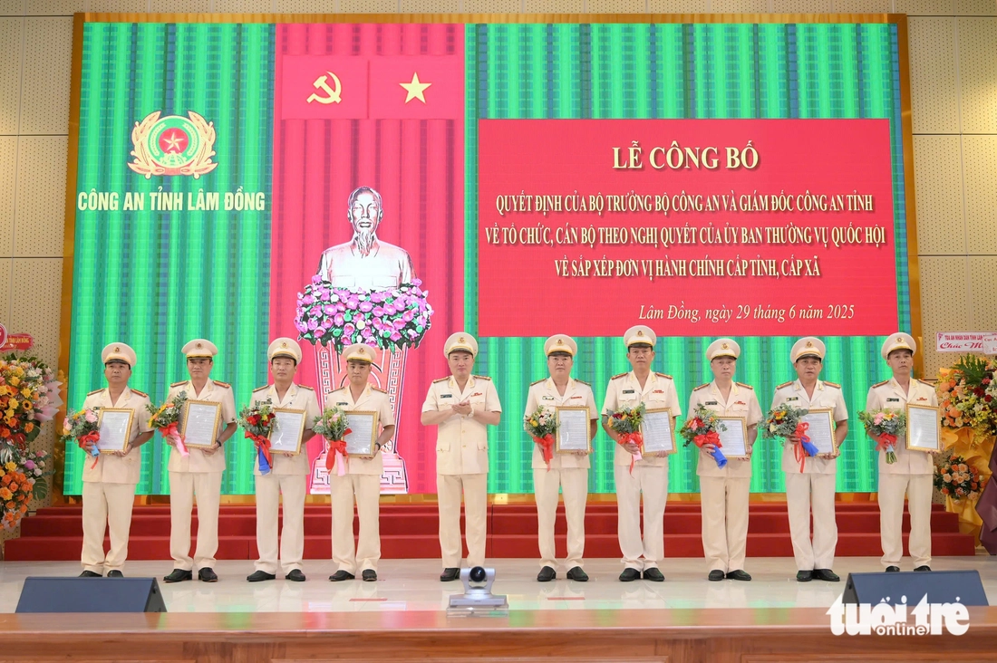 Công an tỉnh Lâm Đồng, Đồng Tháp công bố các quyết định về công tác cán bộ - Ảnh 3.