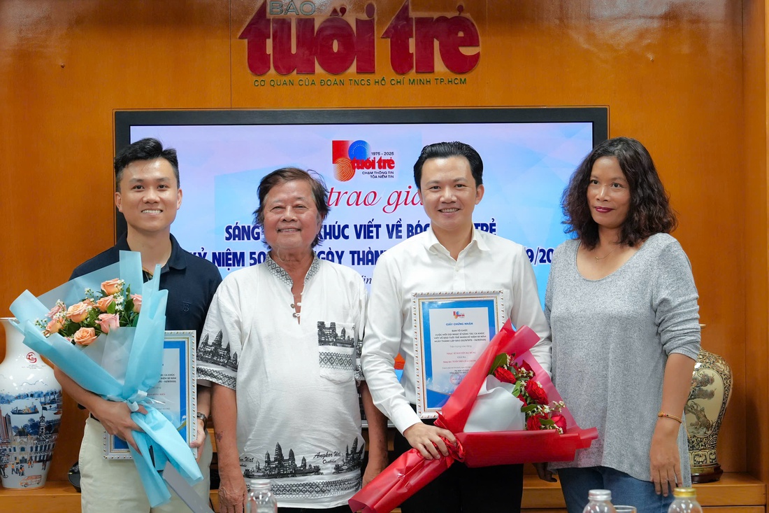 Tuổi Trẻ trao giải cho các nhạc sĩ sáng tác ca khúc về báo - Ảnh 5. Trao giải cho các nhạc sĩ sáng tác ca khúc về báo Tuổi Trẻ - Ảnh 5.