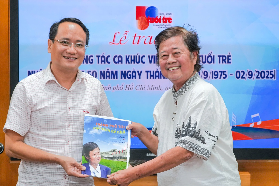 Tuổi Trẻ trao giải cho các nhạc sĩ sáng tác ca khúc về báo - Ảnh 2. Trao giải cho các nhạc sĩ sáng tác ca khúc về báo Tuổi Trẻ - Ảnh 2.