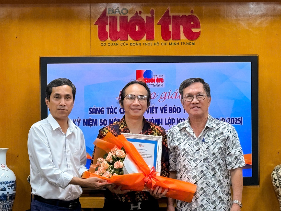 Tuổi Trẻ trao giải cho các nhạc sĩ sáng tác ca khúc về báo - Ảnh 4. Trao giải cho các nhạc sĩ sáng tác ca khúc về báo Tuổi Trẻ - Ảnh 4.