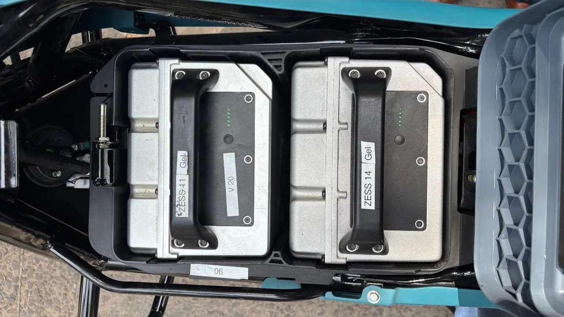 Cựu giám đốc Tesla ra mắt xe máy điện giá ngang Wave, tùy chọn thuê/đổi pin, chạy 100km/sạc - Ảnh 12.