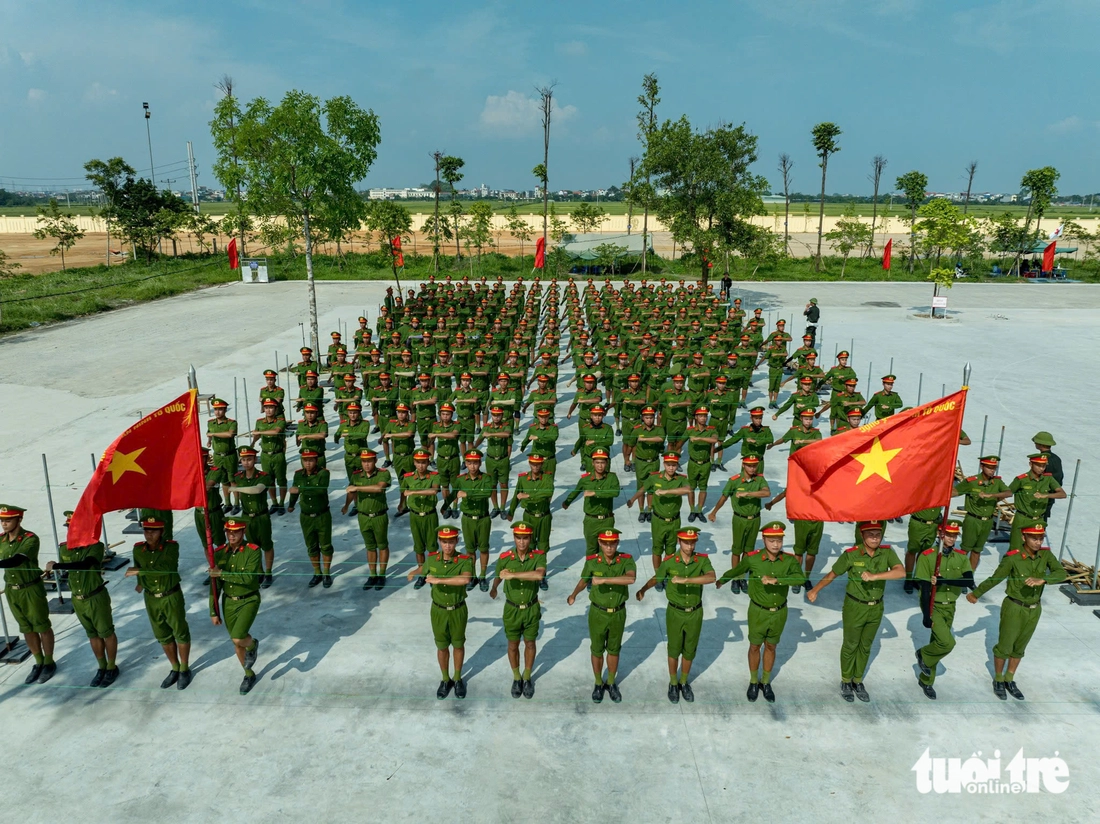Lính công an rèn bản lĩnh thép giữa 'chảo lửa' thao trường diễu binh - Ảnh 21.