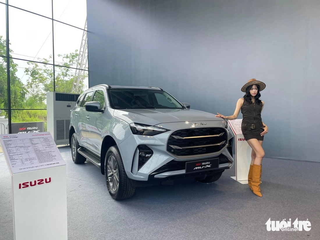 Isuzu mu-X 2025 ra mắt Việt Nam: Giá từ 928 triệu, có ADAS, cạnh tranh Everest, Santa Fe - Ảnh 1.