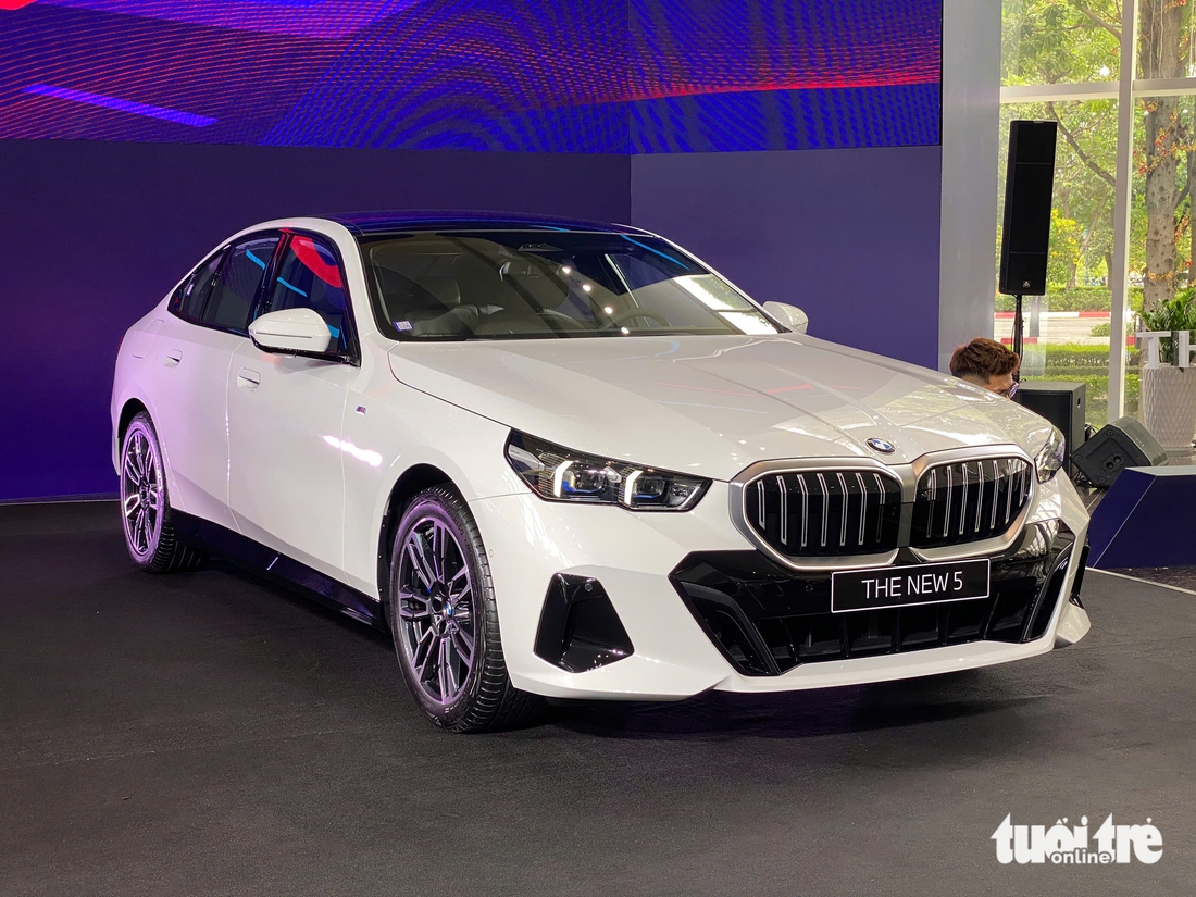 BMW 5 Series - Ảnh 2.