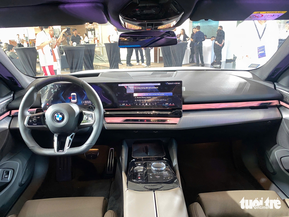 BMW 5 Series 2025 trình làng ở Việt Nam, mới ra đã giảm ngay 100 triệu cạnh tranh E-Class - Ảnh 7.