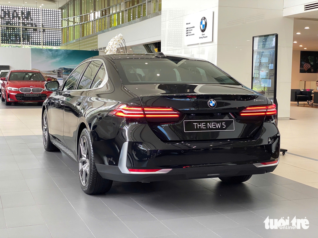 BMW 5 Series - Ảnh 15.
