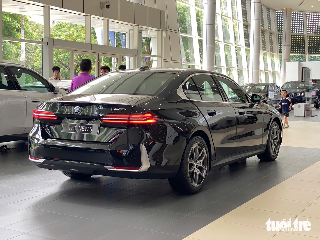 BMW 5 Series - Ảnh 16.