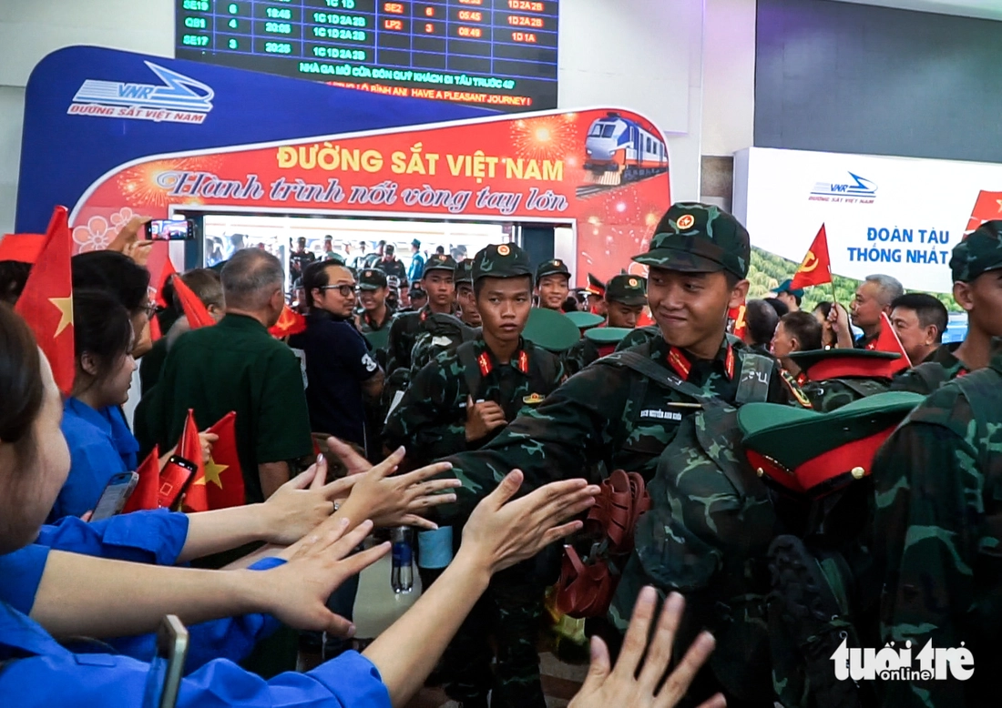 Lực lượng diễu binh, diễu hành có mặt tại Hà Nội chuẩn bị tập luyện mừng 80 năm Quốc khánh - Ảnh 4. diễu binh - Ảnh 3.