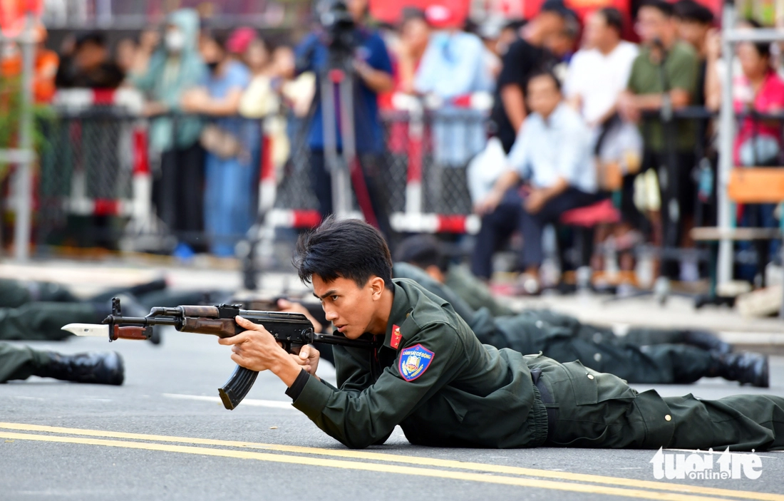 Cảnh sát cơ động - Ảnh 15.
