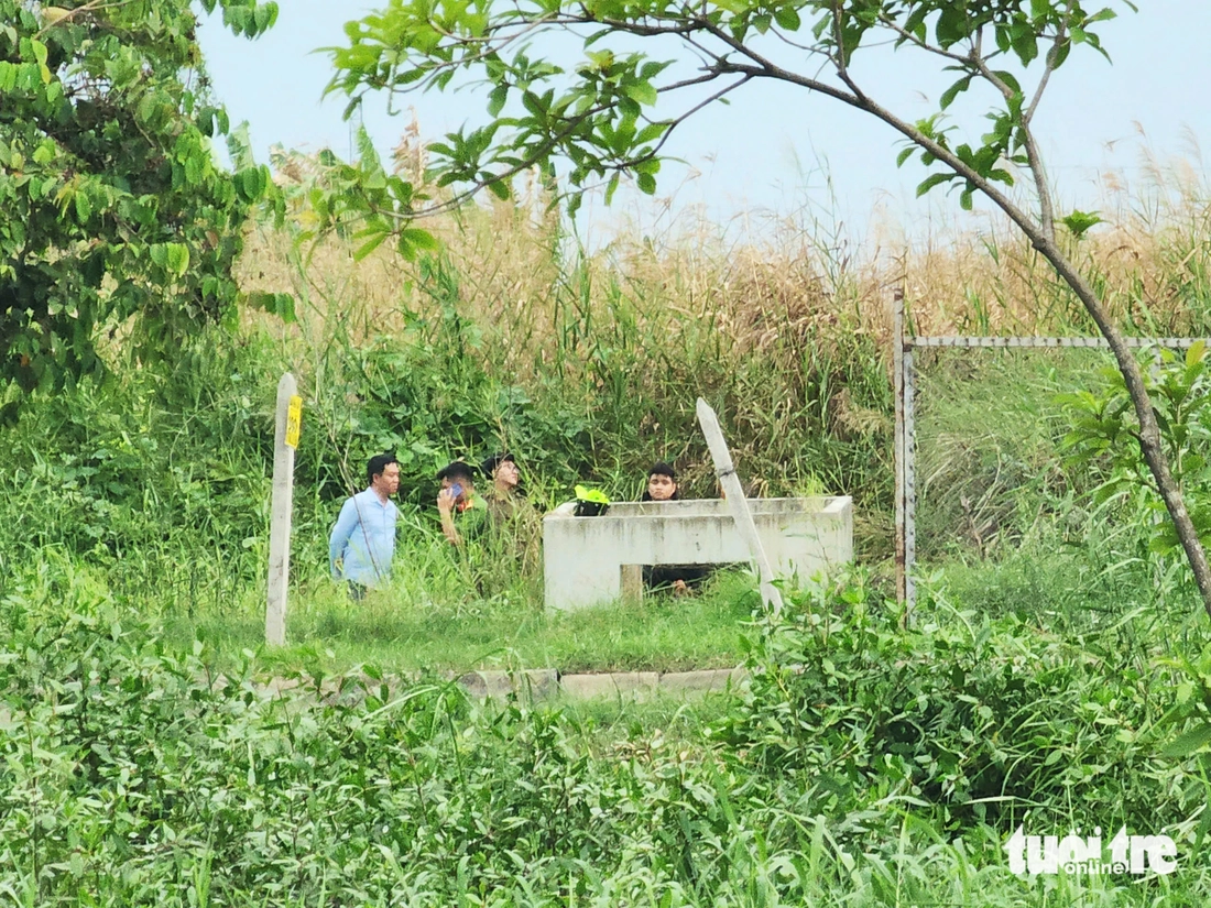 Cận cảnh nơi phát hiện hàng ngàn hộp thực phẩm chức năng đổ đống tại TP.HCM - Ảnh 9.