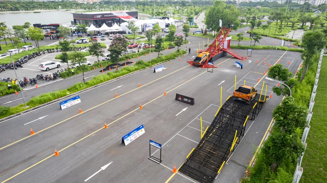 Vắt sức Mitsubishi Xforce leo dốc cao 8 mét và loạt bài thử ra trò, lại còn free tại Hà Nội- Ảnh 31. Đưa Xforce leo dốc cao 8m và loạt bài thử 'vắt sức' xe Mitsubishi - Ảnh 31.