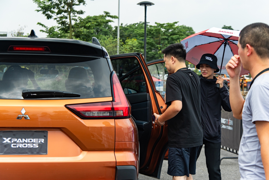 Vắt sức Mitsubishi Xforce leo dốc cao 8 mét và loạt bài thử ra trò, lại còn free tại Hà Nội- Ảnh 10. Đưa Xforce leo dốc cao 8m và loạt bài thử 'vắt sức' xe Mitsubishi - Ảnh 10.