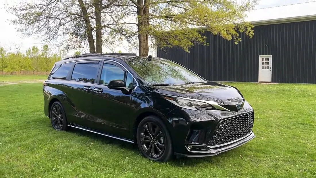 Nhà di động từ MPV Toyota ngang cỡ Alphard, thoải mái không kém Ford Transit - Ảnh 2.