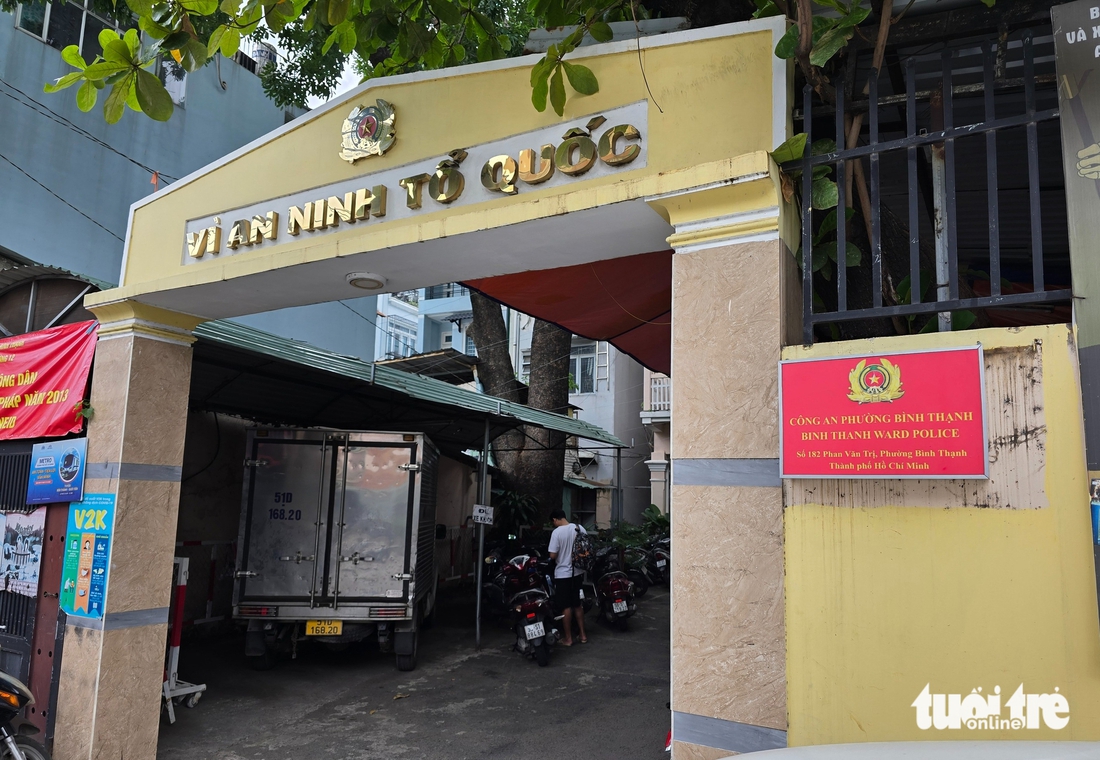 Nhiều trụ sở công an ở TP.HCM đổi bảng có tên phường mới- Ảnh 4. công an - Ảnh 3.