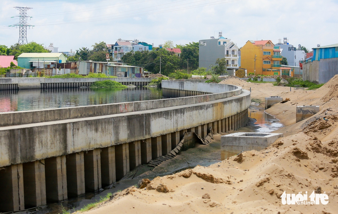Dự án cải tạo kênh Tham Lương - Bến Cát - rạch Nước Lên chậm: Nơi thảm nhựa, nơi cây cỏ quá đầu - Ảnh 14.