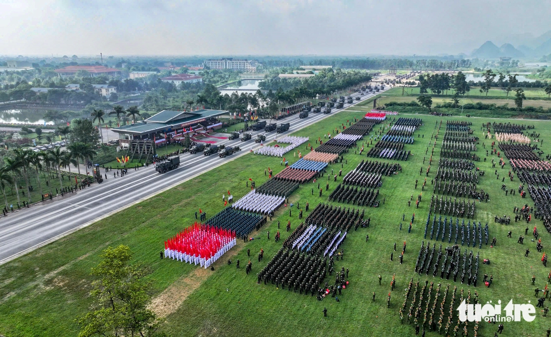 Mãn nhãn hình ảnh 15.600 chiến sĩ quân đội, công an trong buổi tổng hợp luyện diễu binh - Ảnh 1.
