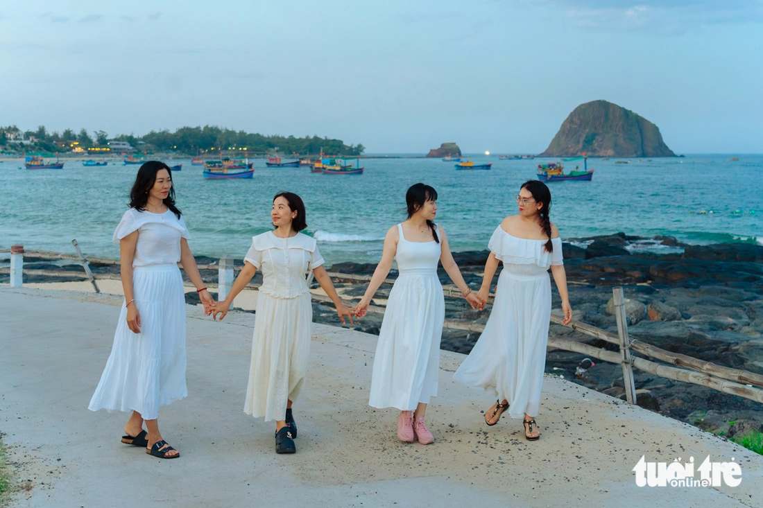 Bạn trẻ khắp nơi check-in con đường đẹp như mơ ở Hòn Yến- Ảnh 7. Bạn trẻ khắp nơi check-in con đường đẹp như mơ ở Hòn Yến - Ảnh 7.