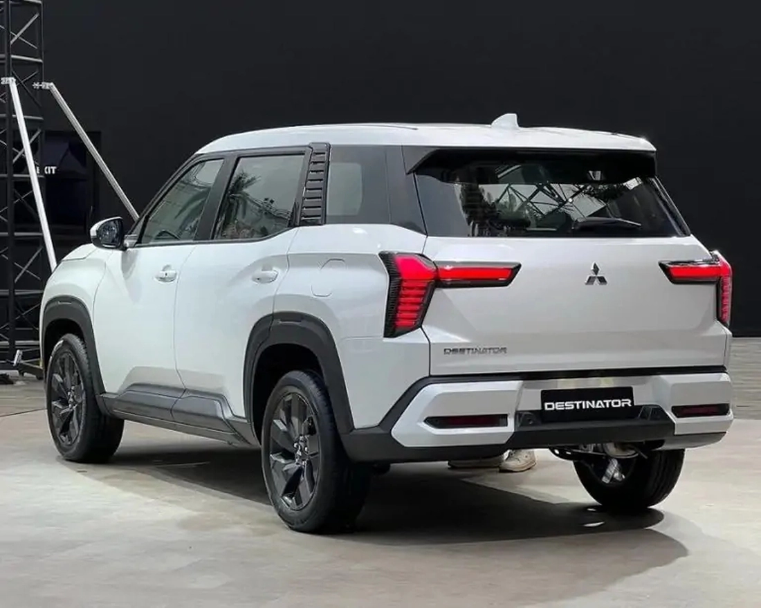 Đây là sự khác biệt giữa 3 bản Mitsubishi Destinator mà khách Việt có thể tham khảo trước khi chốt cọc- Ảnh 2. So sánh 3 bản Mitsubishi Destinator chờ ngày về Việt Nam: Chung động cơ, khác tiện nghi và an toàn - Ảnh 2.