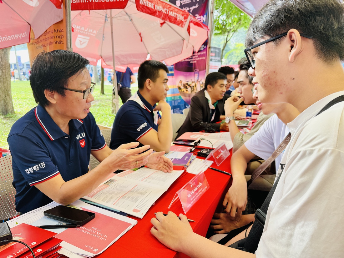 Nhiều cách tư vấn xét tuyển đại học 'độc, lạ' - Ảnh 9.
