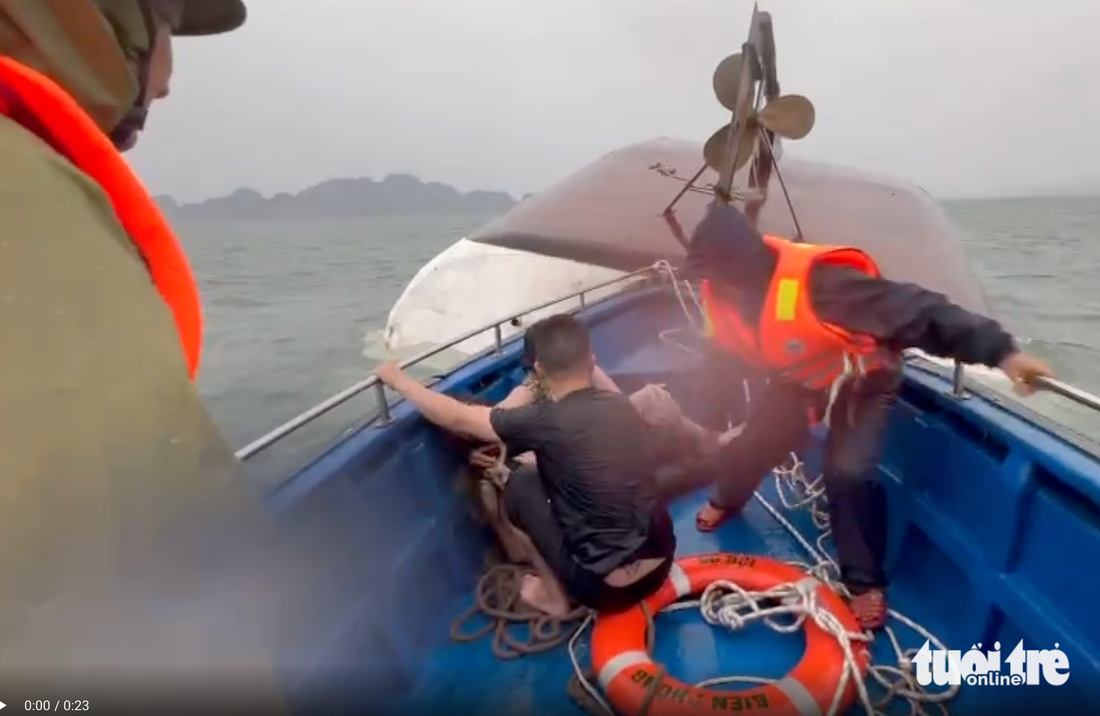 Ba mươi phút nghẹt thở cứu người mắc kẹt trên tàu Vịnh Xanh 58 bị lật - Ảnh 5.