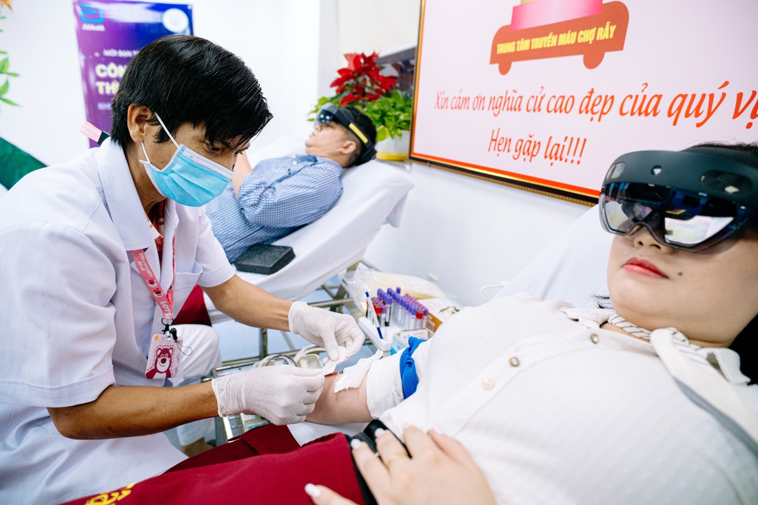 Hành trình giọt máu vàng cứu người ở Bệnh viện Chợ Rẫy - Ảnh 4. Hiến máu - Ảnh 3.