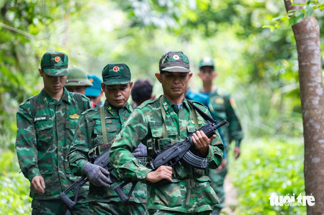 Cột mốc giữa rừng và hành trình 4 ngày tuần tra biên giới của lính biên phòng Quảng Trị - Ảnh 1.