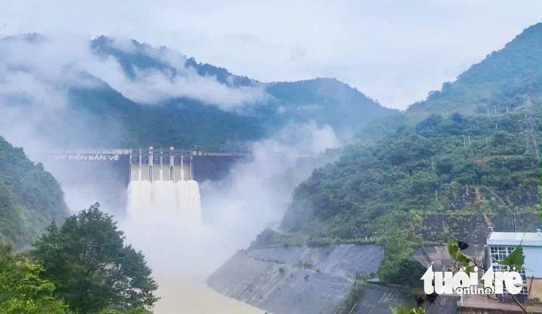 Nước sông Lam tiếp tục dâng, người dân vùng hạ du chạy lũ - Ảnh 4.
