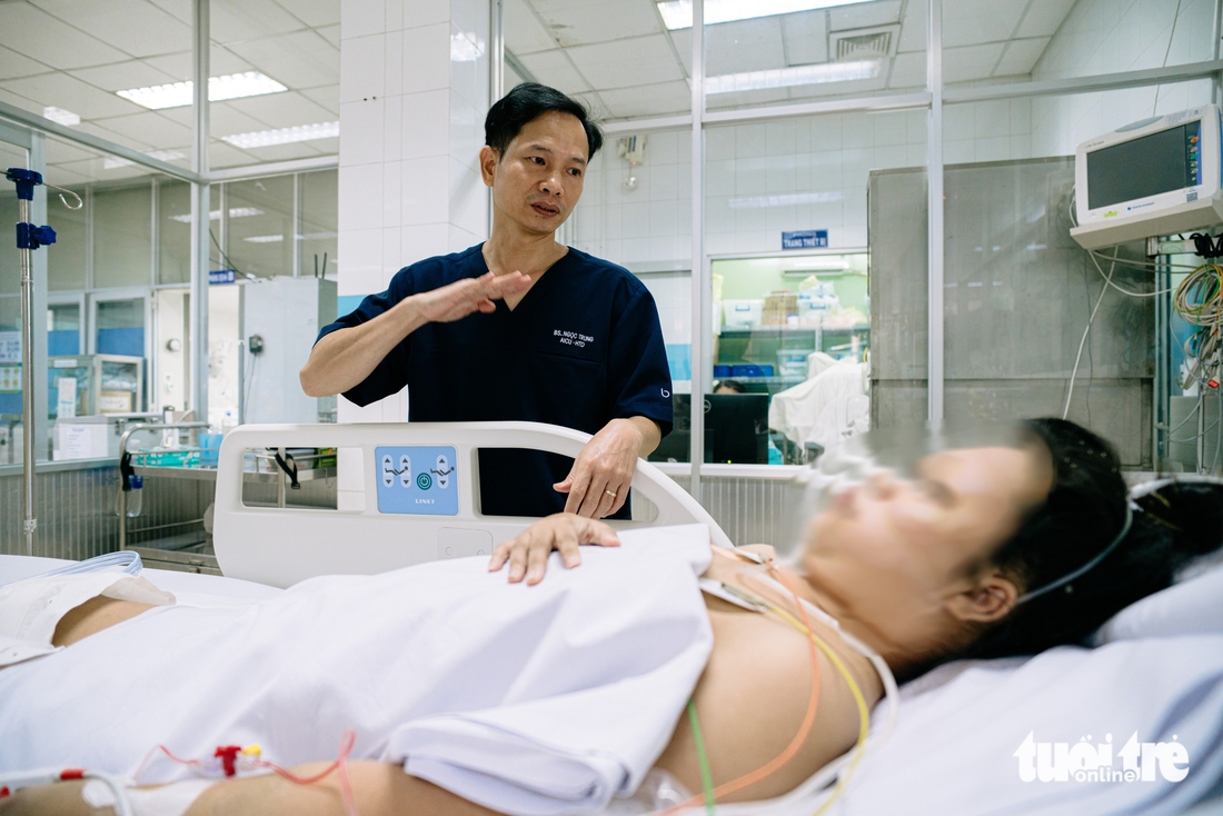 Sốt xuất huyết BV Bệnh nhiệt đới - Ảnh 2. Ca sốt xuất huyết nặng tăng nhanh, nhiều bệnh nhân còn trẻ - Ảnh 2.