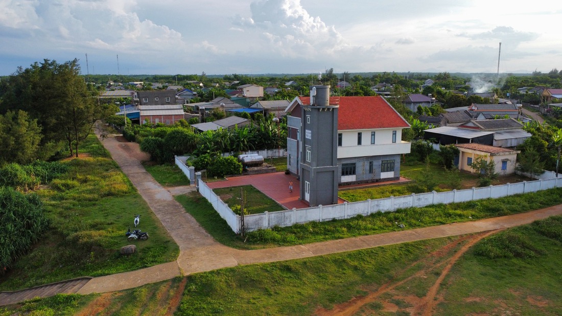 Thăm làng chài thép anh dũng Vịnh Mốc yên bình buổi bình minh, mua cá tươi chỉ 10.000 đồng - Ảnh 4.