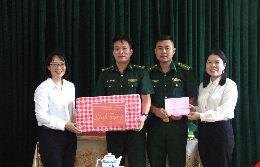 Lãnh đạo TP.HCM thăm Côn Đảo: Nghĩa tình từ đất liền đến vùng đặc khu biển đảo - Ảnh 5.