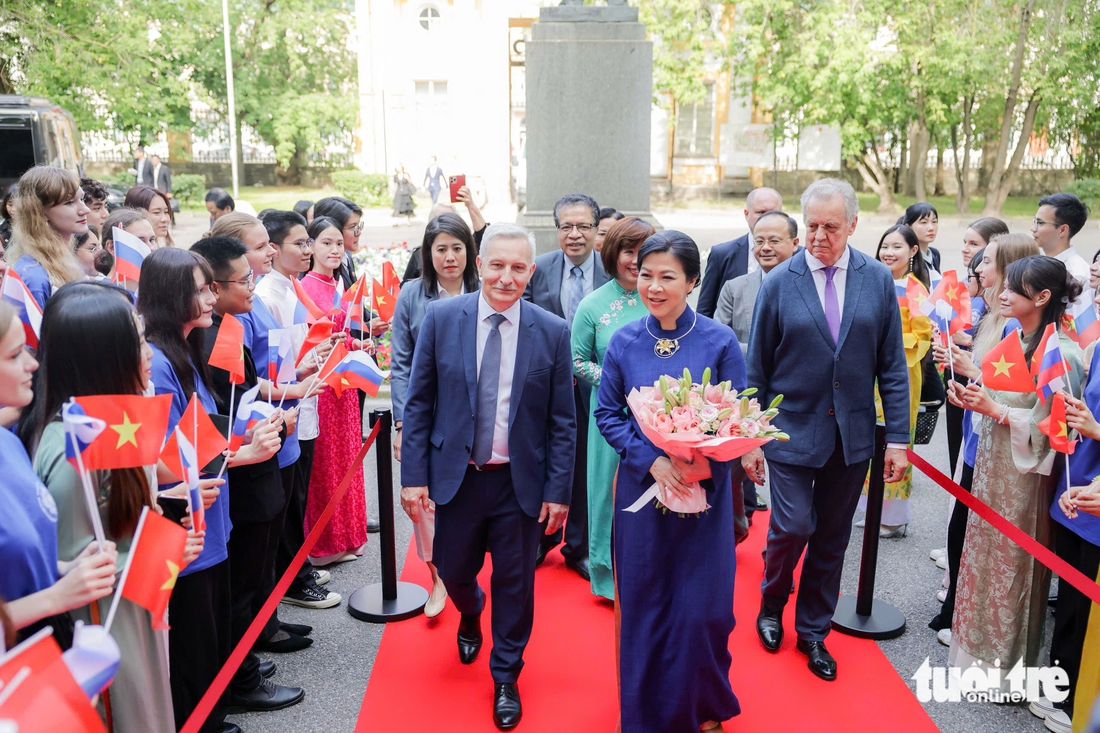 Phu nhân Ngô Phương Ly khánh thành Trung tâm Văn hóa Nga - Việt tại Saint Petersburg - Ảnh 4.