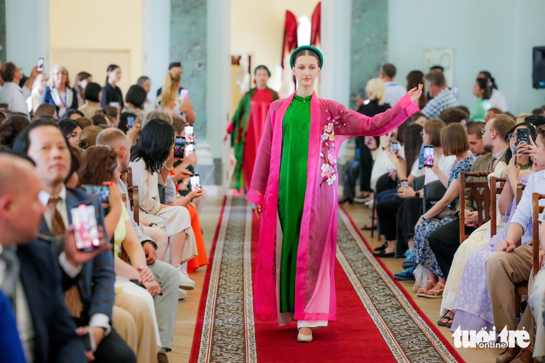 Phu nhân Ngô Phương Ly khánh thành Trung tâm Văn hóa Nga - Việt tại Saint Petersburg - Ảnh 15.