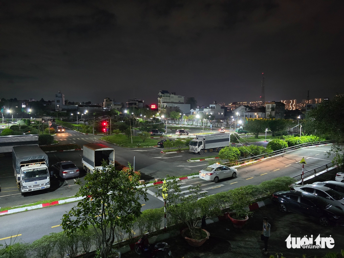 Tổ chức sát hạch lái xe từ tinh mơ đến nửa đêm: Nỗ lực của CSGT TP.HCM phục vụ người dân - Ảnh 11.