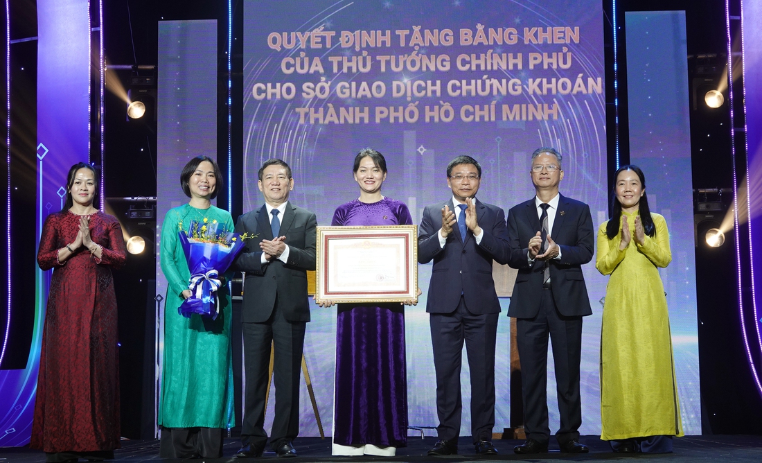 Chứng khoán Việt Nam: Hướng tới nâng hạng, hội nhập - Ảnh 2. thị trường chứng khoán - Ảnh 2.
