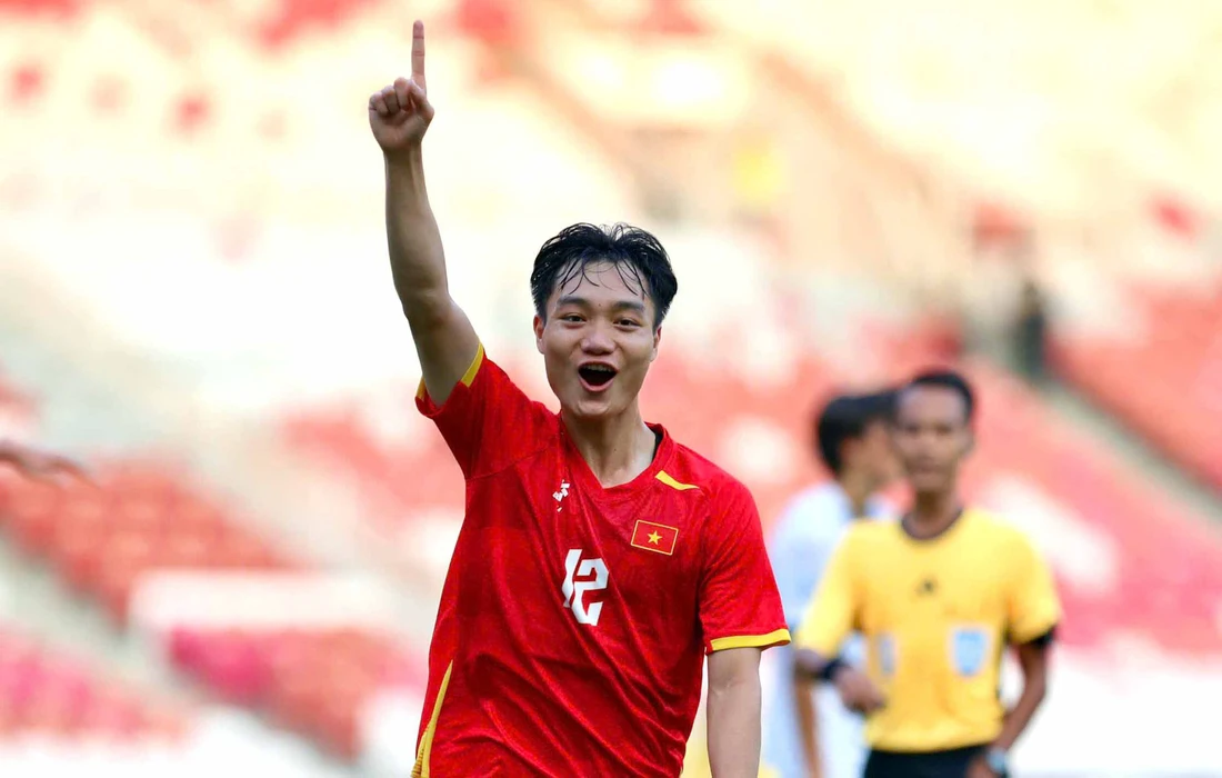 Gia đình Xuân Bắc dọn cỗ chờ 'đại chiến' U23 Việt Nam - U23 Trung Quốc - Ảnh 5.