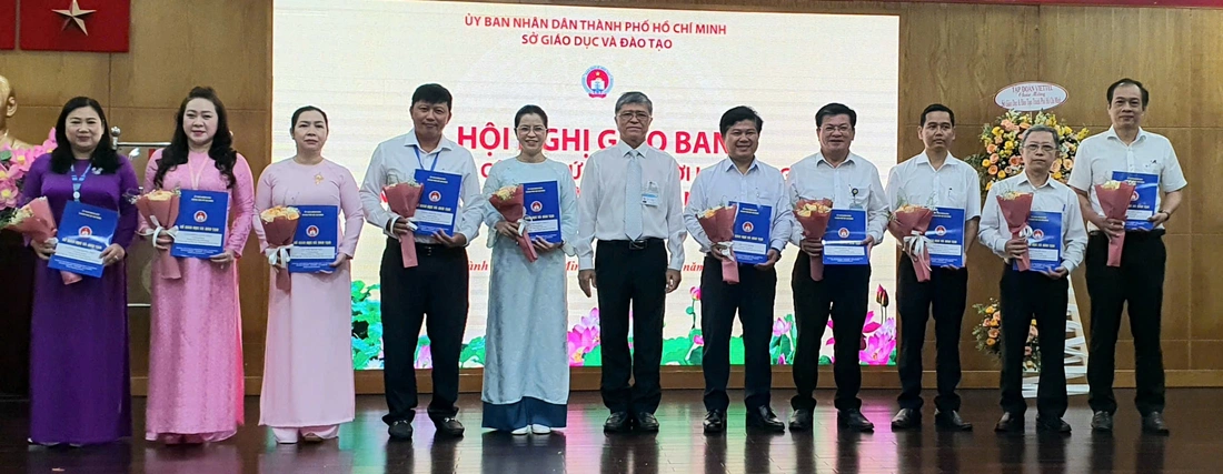 TP.HCM bổ nhiệm hàng loạt cán bộ ngành giáo dục - Ảnh 1.