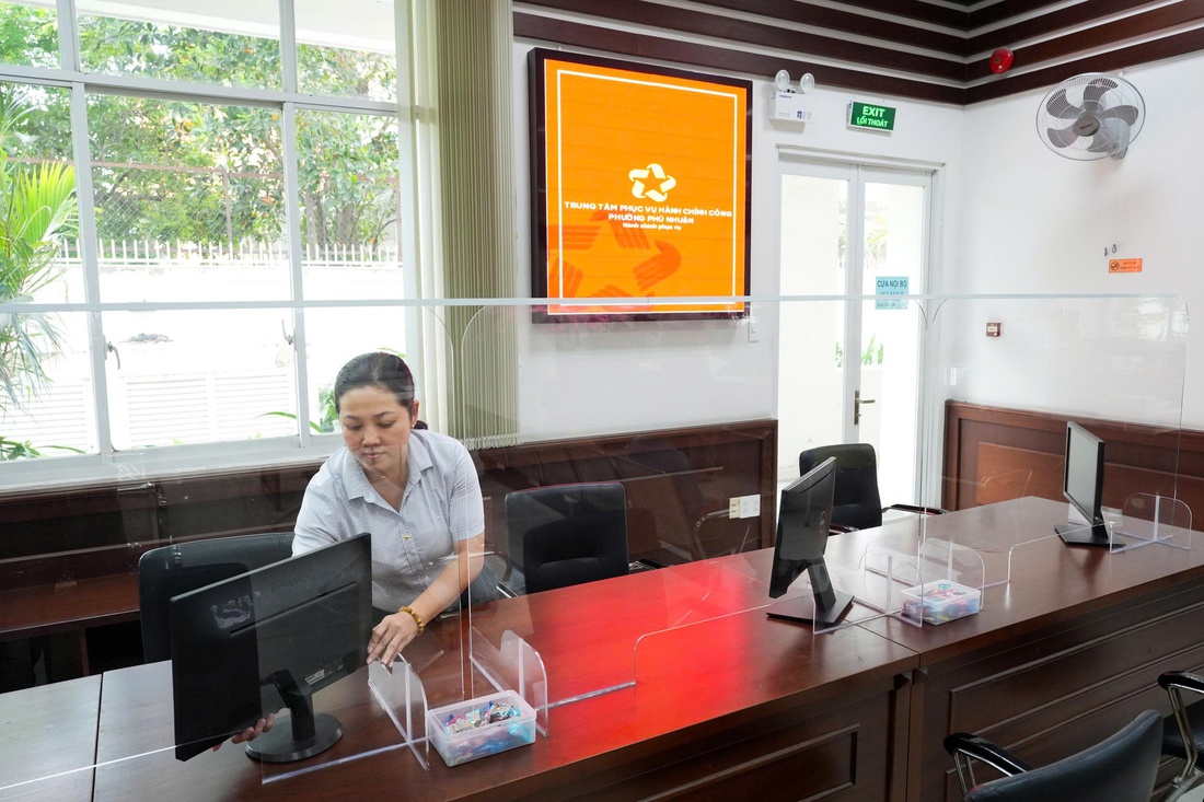 TP.HCM đưa nhân sự từ sở ngành về tổ địa bàn ở phường xã, tiếp nhận hồ sơ phi địa giới - Ảnh 2.