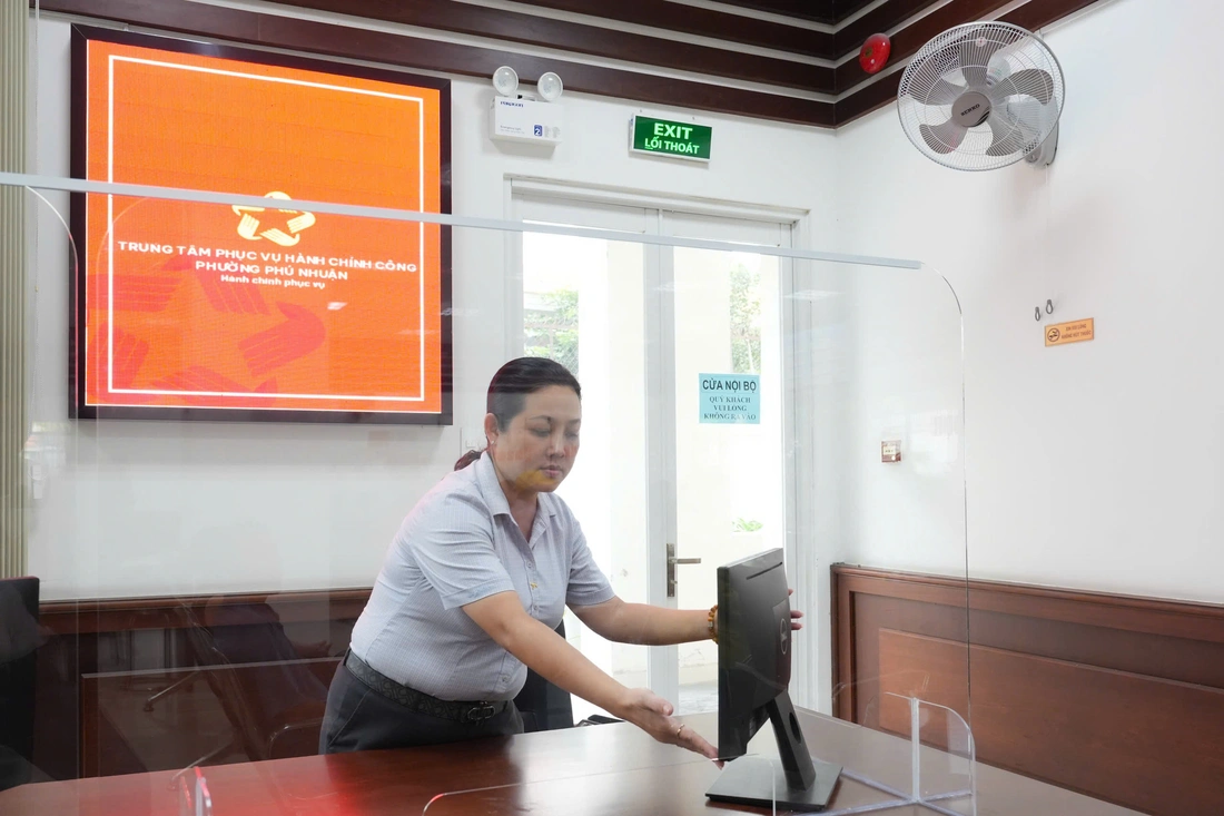 TP.HCM đưa nhân sự từ sở ngành về tổ địa bàn ở phường xã, tiếp nhận hồ sơ phi địa giới - Ảnh 1.