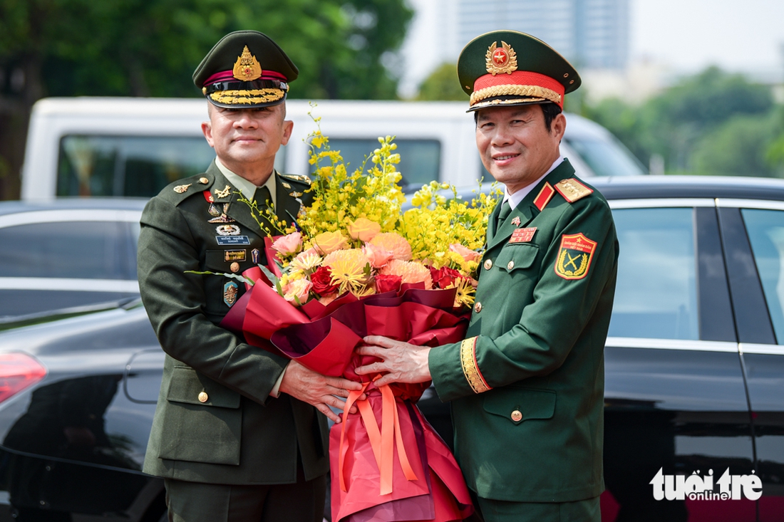 Đại tướng Nguyễn Tân Cương hội đàm với Tư lệnh Lực lượng quốc phòng Thái Lan - Ảnh 1.